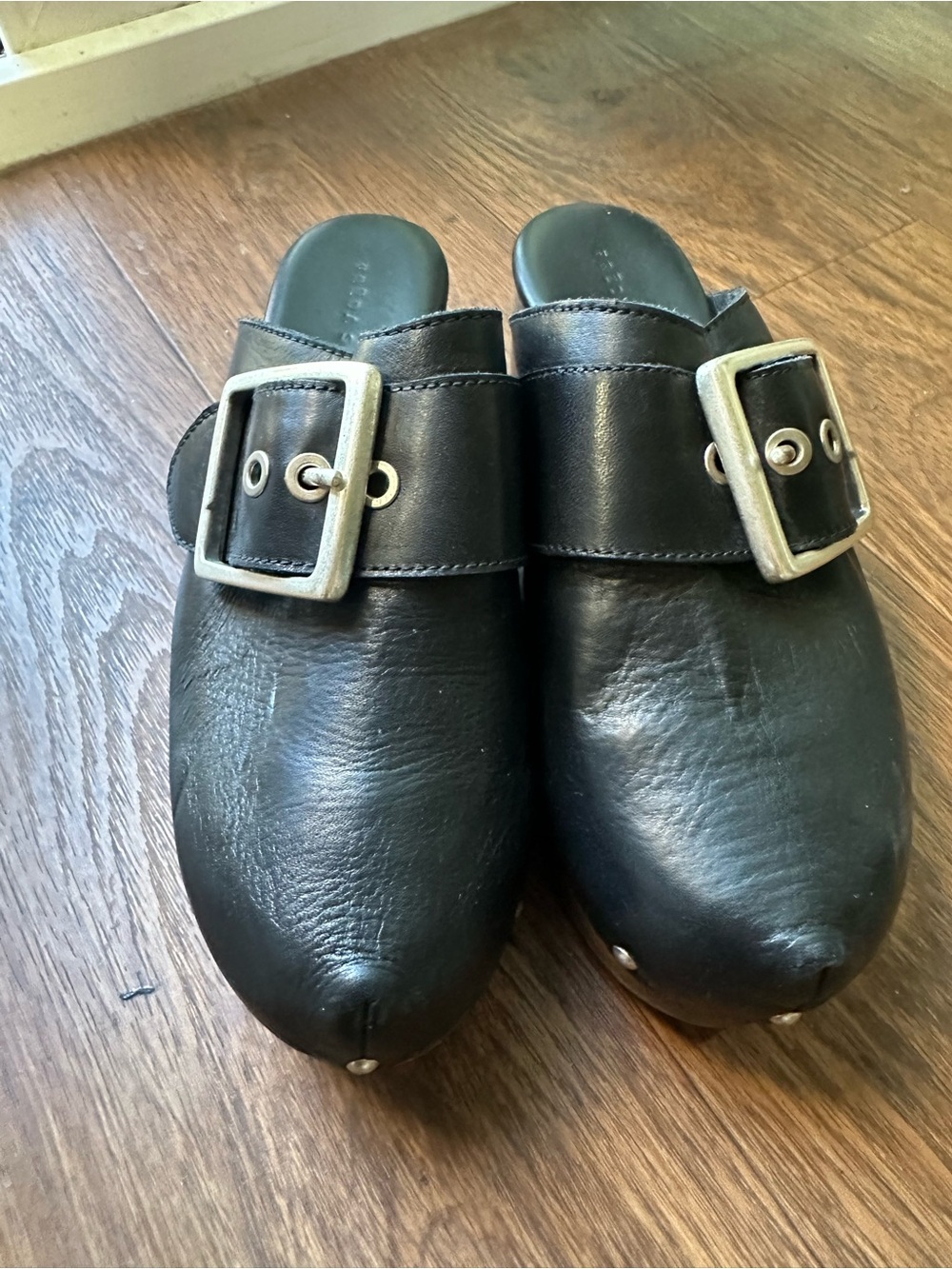 Freda Salvador Black Leather Slip-On Clogs with Buckle Detail Sz7.5